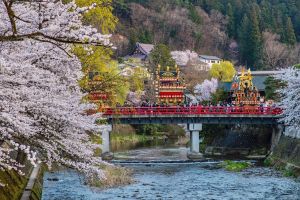 جشن بهاری تاکایاما (Takayama Spring Festival).jpg