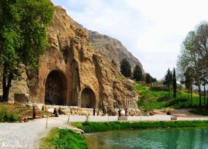 طاق بستان در استان کرمانشاه.jpg