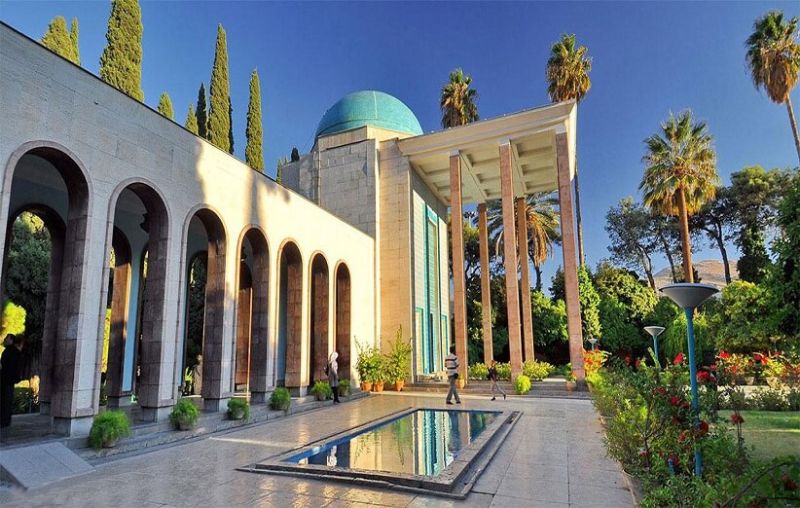 پرونده:آرامگاه سعدی.jpg